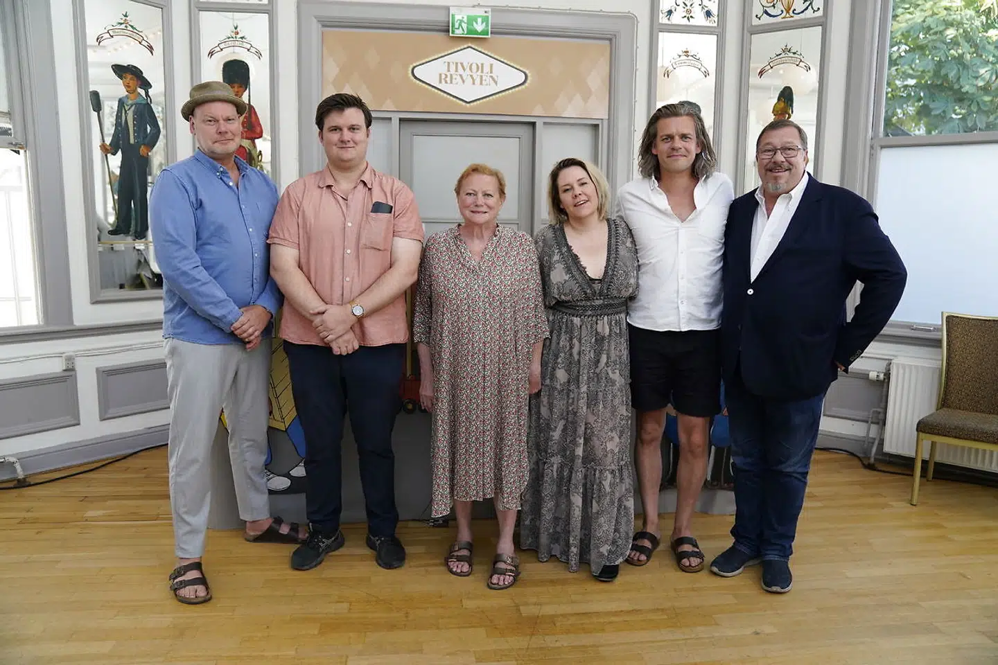 Revyholdet til Tivolirevyen kommer til at bestå af Andreas Bo, Nicolai Jørgensen, Lisbet Dahl, Linda P, Carsten Svendsen og James Price.