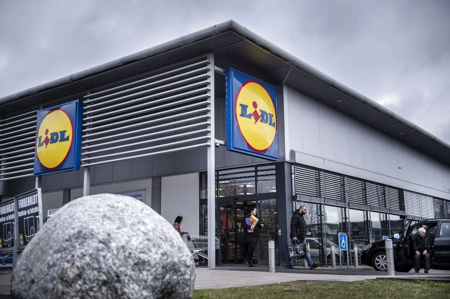 Supermarkedskæden Lidl har fået en bøde på 60.000 kroner, fordi flere produkter ikke havde oplysninger på dansk om allergener. (Arkivfoto). Thomas Lekfeldt/Ritzau Scanpix