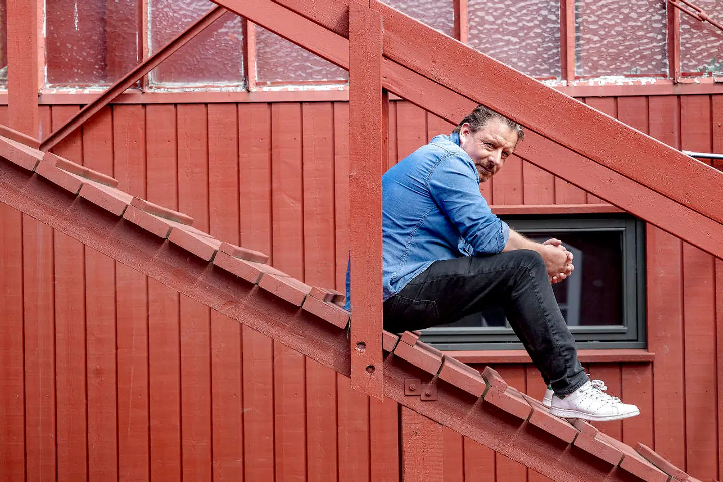 Anders W. Berthelsen har netop instrueret sin første spillefilm, 'Lykkelige omstændigheder'. Foto: Bax Lindhardt