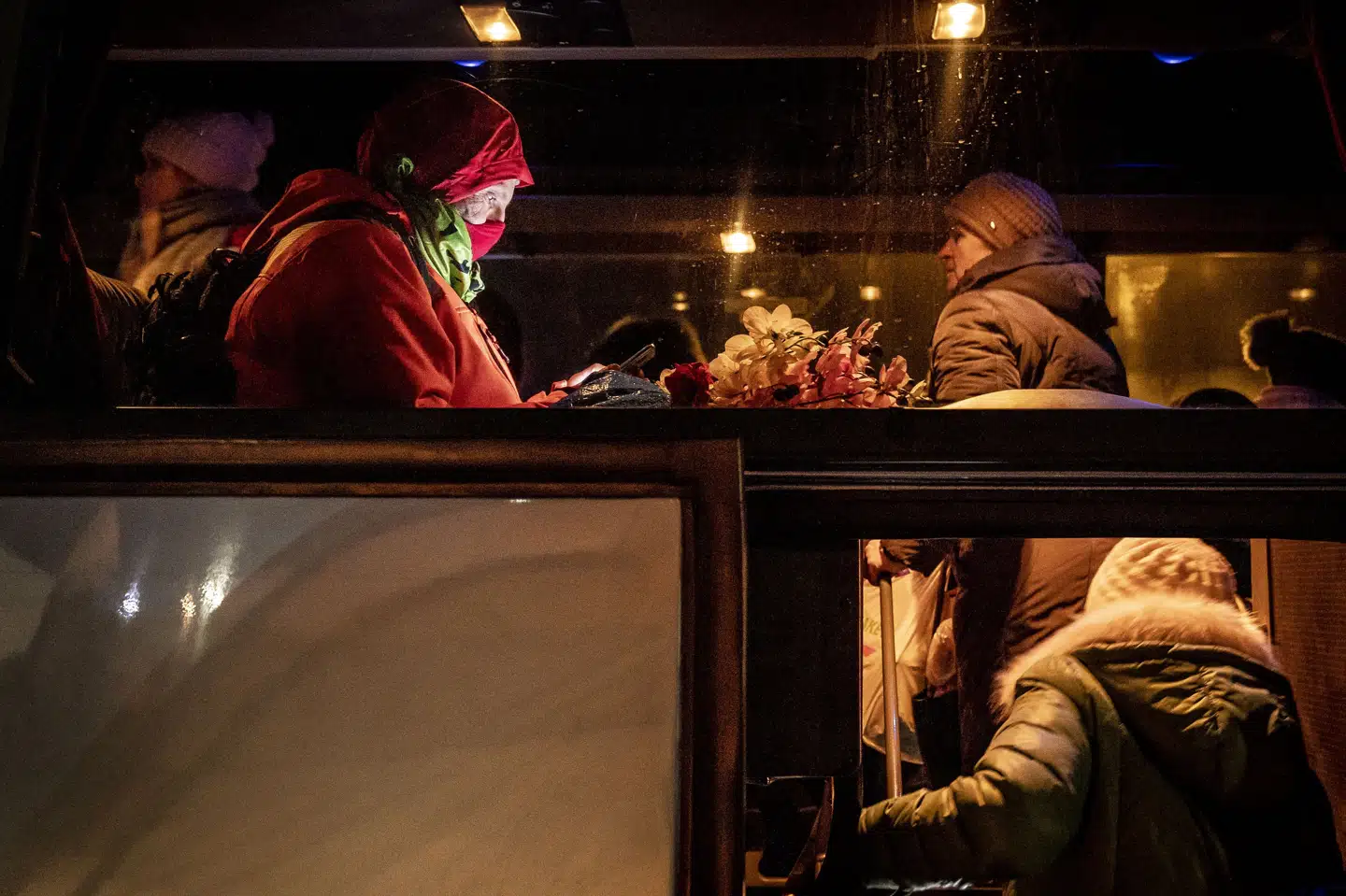 Millioner af ukrainere er flygtet ud af landet siden Ruslands invasion, der startede 24. februar. Her er flygtninge på vej om bord på en bus ved en grænseovergang i Polen natten mellem 8. og 9. marts. (Arkivfoto). Mads Claus Rasmussen/Ritzau Scanpix