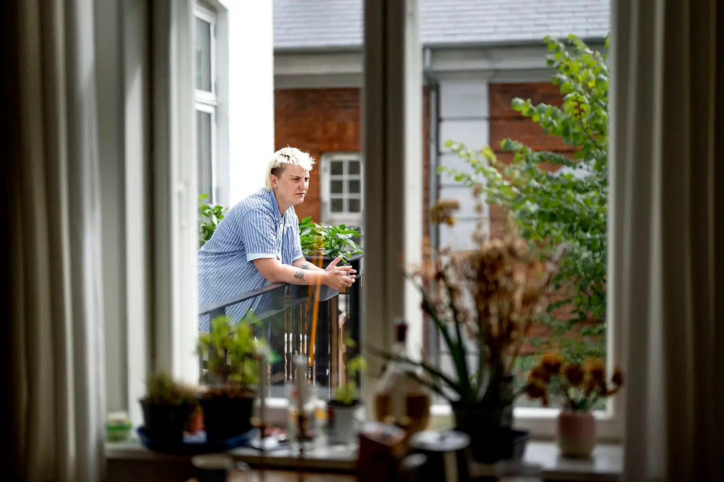 B.T. mødte Milo Kinnock hjemme i hans lejlighed i København. Her bor han sammen med to andre, mens han studerer – måske længere endnu.