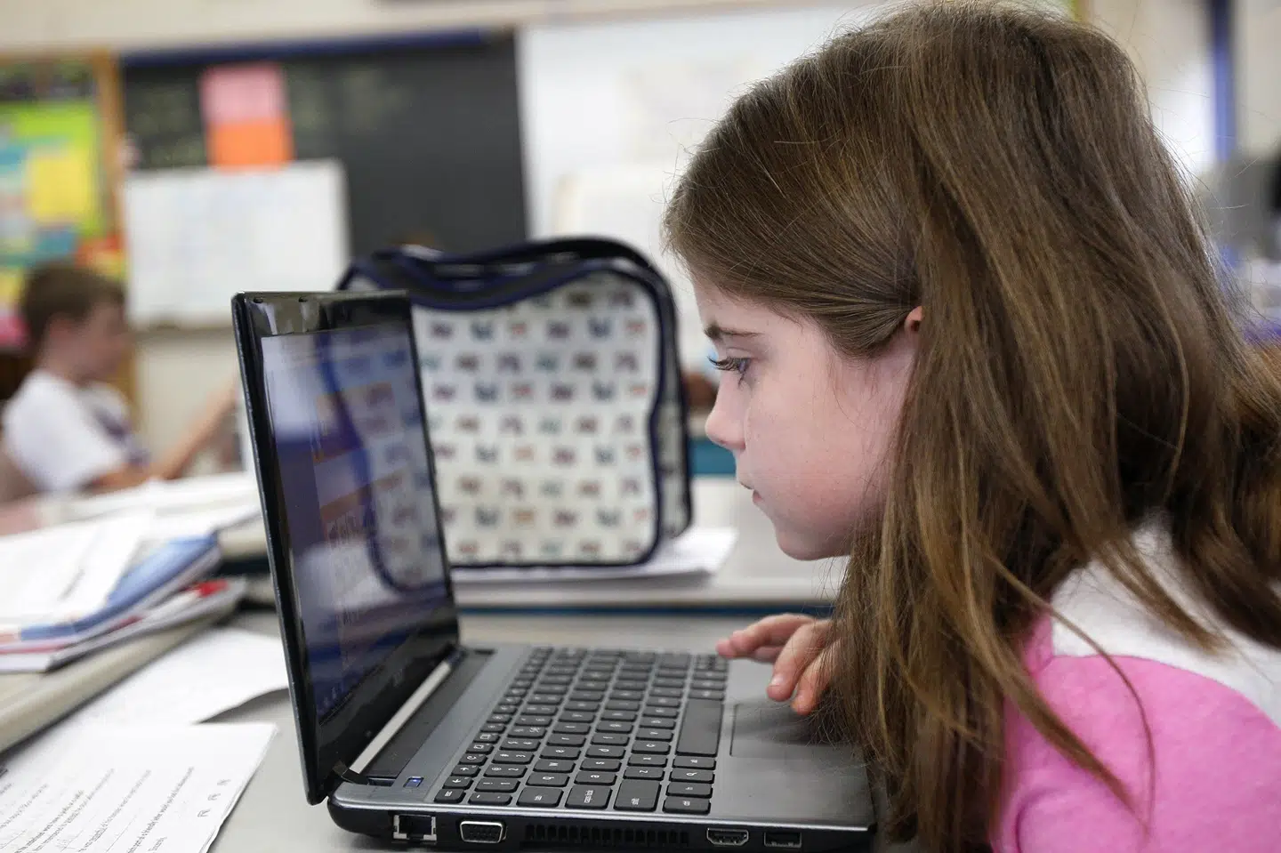 Datatilsynet har forholdt sig til materiale, som Helsingør Kommune har leveret i en sag om brug af Google Workspace i kommunens skoler. Men tilsynet fastholder det forbud, som blev udstedt i juli, oplyser tilsynet i en pressemeddelelse. (Arkivfoto). Paul Connors/Ritzau Scanpix