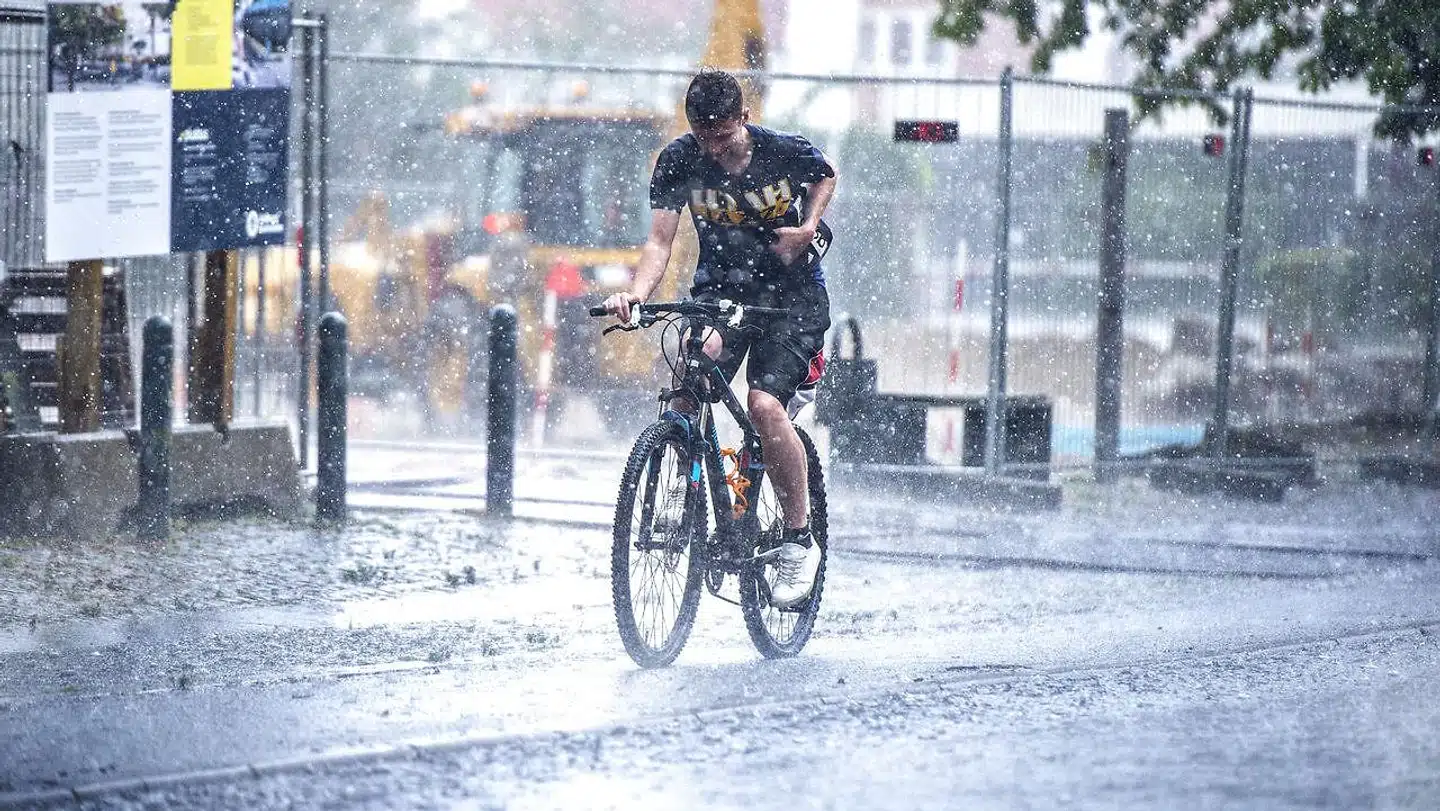 DMI forventer både regn og torden fredag. Arkivfoto.