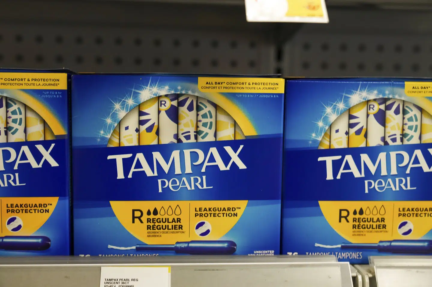 Mandag træder lov om gratis bind og tamponer i kraft i Skotland. - Stolt af at have stemt for den første banebrydende lovgivning, som gør Skotland til det første land i verden, der tilbyder gratis hygiejneprodukter til alle dem, der har brug for det, skriver den skotske førsteminister Nicola Sturgeon på sin Twitter-profil. John Nacion/Star Max/Ipx/Ritzau Scanpix