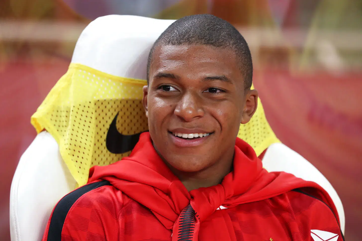 Kylian Mbappé skiftede til PSG fra Monaco i 2017. Her ses han for Monaco, 18 år gammel. Samme alder som Malamine Efekele i dag.