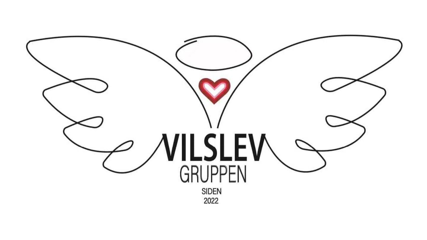 Logoet på ‘Vilslevgruppen’ er af Amalies egen engletatovering. Karoline Gyldenstjerne Pape fortæller om valget af logo, at Amalie snart bliver deres engel, og derfor skulle det være gruppens logo.