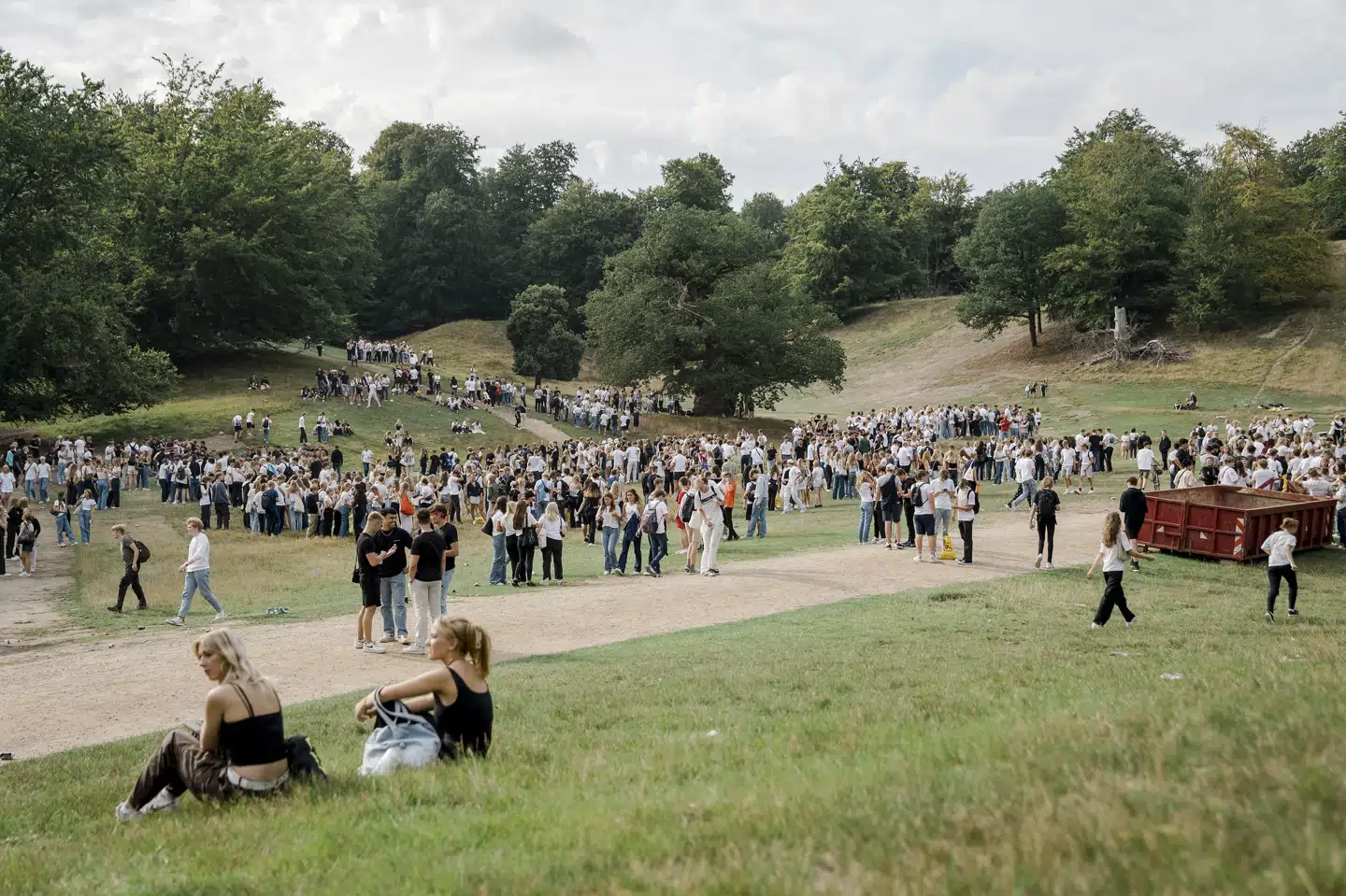 Der var i gennemsnit 6000 unge mennesker i Dyrehaven ad gangen til den årlige puttefest. Billedet er fra puttefesten i Dyrehaven i 2021. Mathias Eis/Ritzau Scanpix