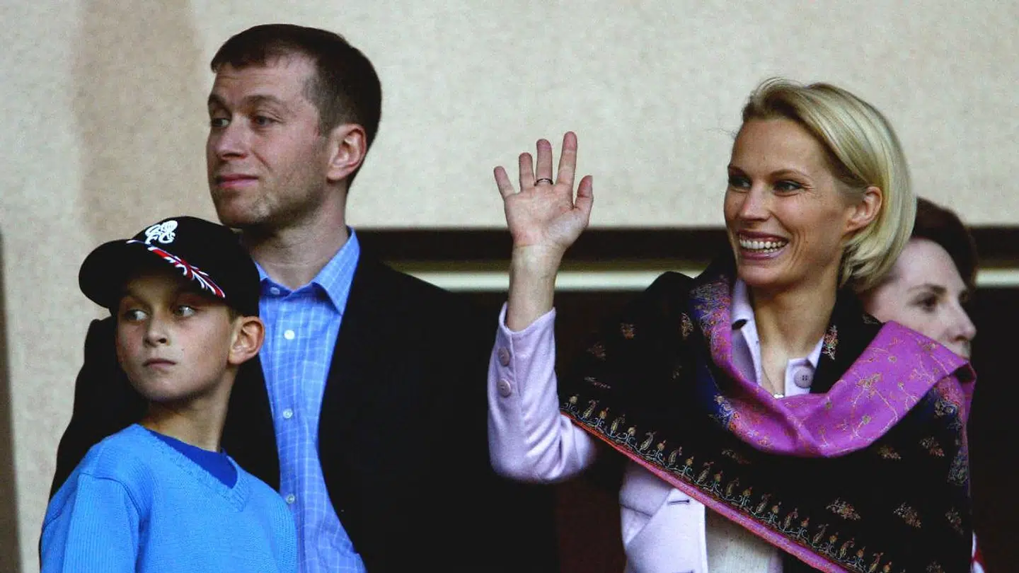 Med Roman Abramovichs ekskone Irina ved en fodboldkamp i Monaco.