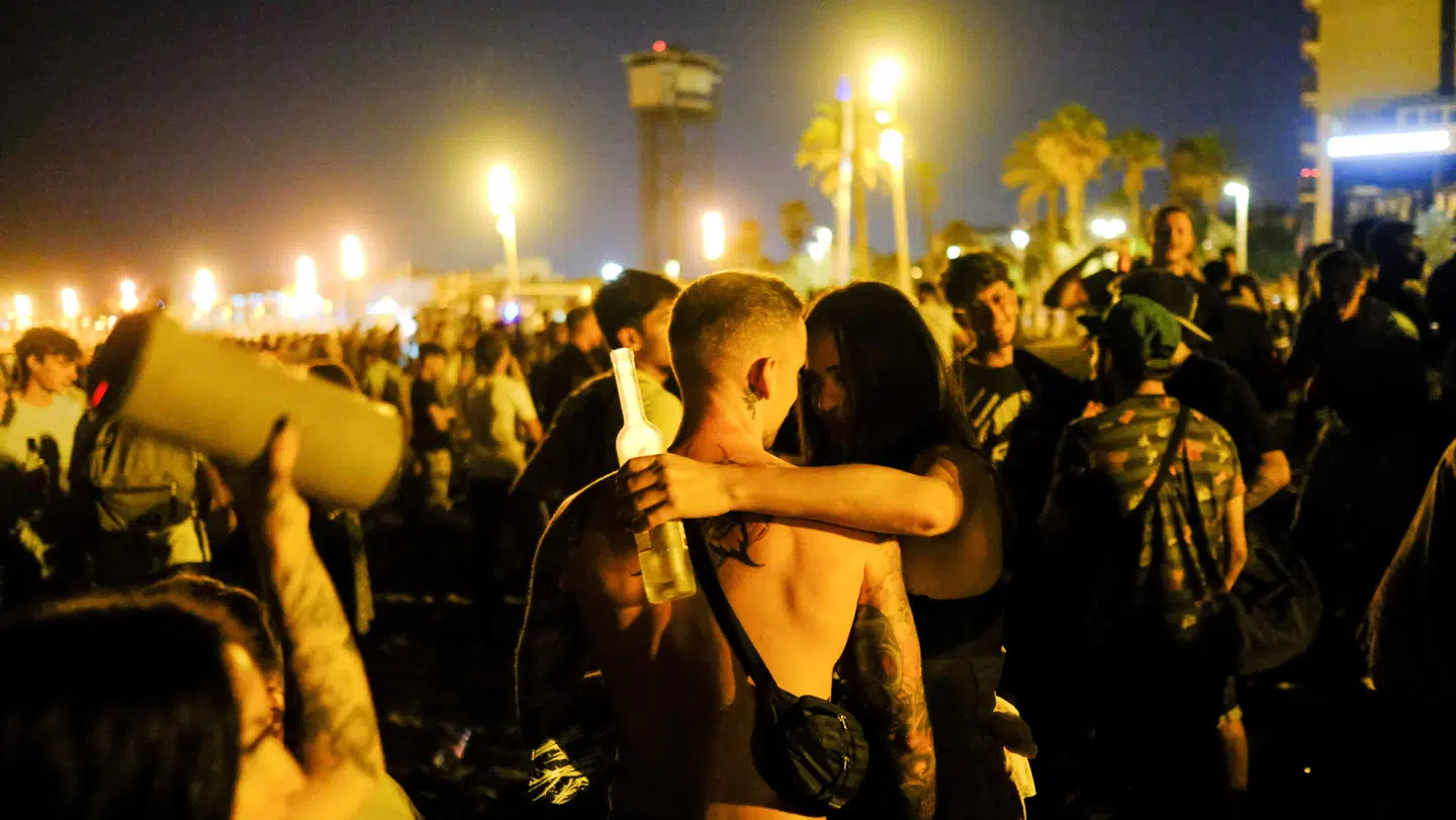 Barcelonas strand er ofte et sted, hvor der bliver holdt fest. Foto: Nacho Doce/Reuters/Ritzau Scanpix