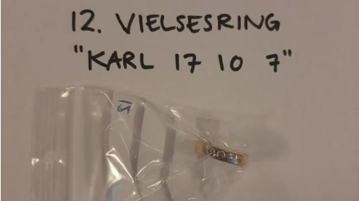En af vielsesringene, politiet leder efter ejeren til. Foto: Nordjyllands Politi
