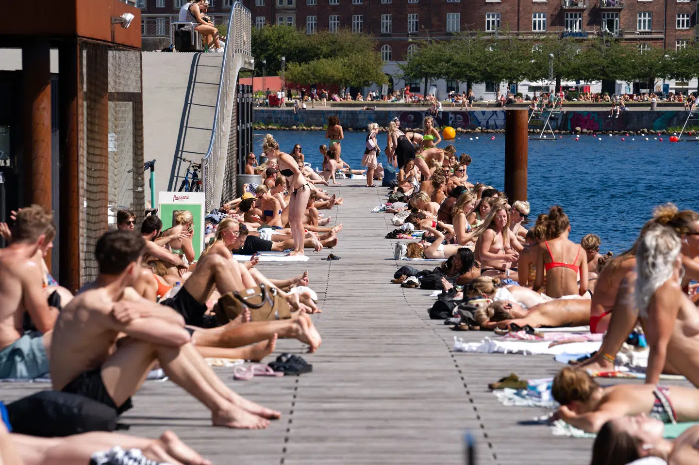 DMI oplyser, at årets sidste hedebølge vil ramme i weekenden. Det er især den sydlige del af landet, der kan få omkring 28 grader. (Arkivfoto). Emil Helms/Ritzau Scanpix
