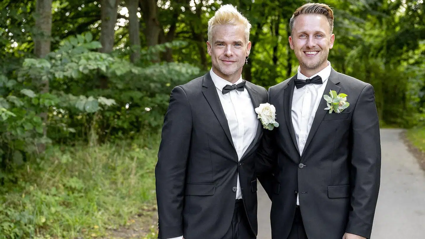 Lørdag den 6. august blev danseren og sangeren Silas Holst gift med Nicolai Schwartz. Vielsen og festen foregik på Nakkehoved Fyrkro ved Gilleleje.