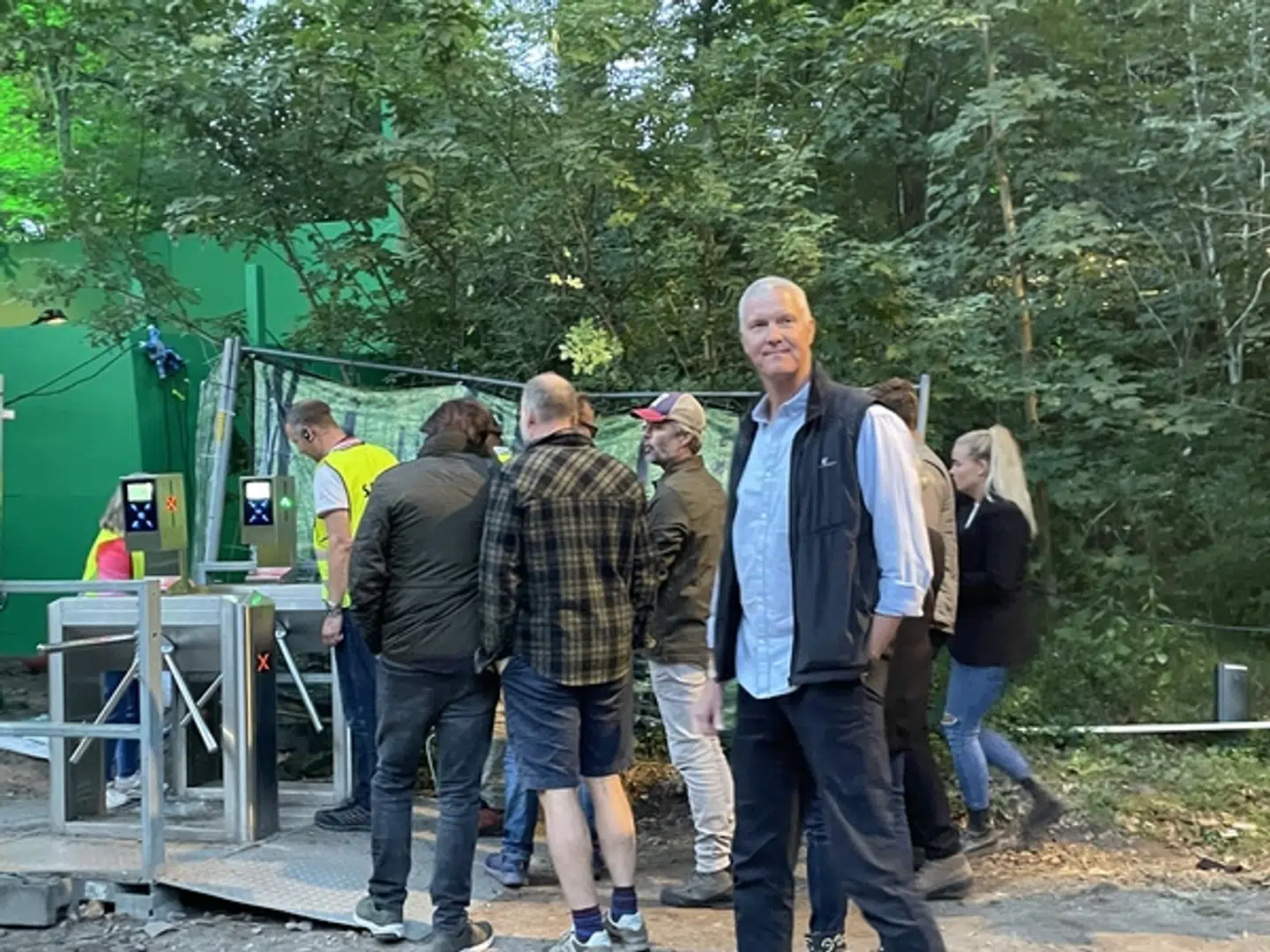 Kronprins Frederik med følge lørdag aften på Smukfest.