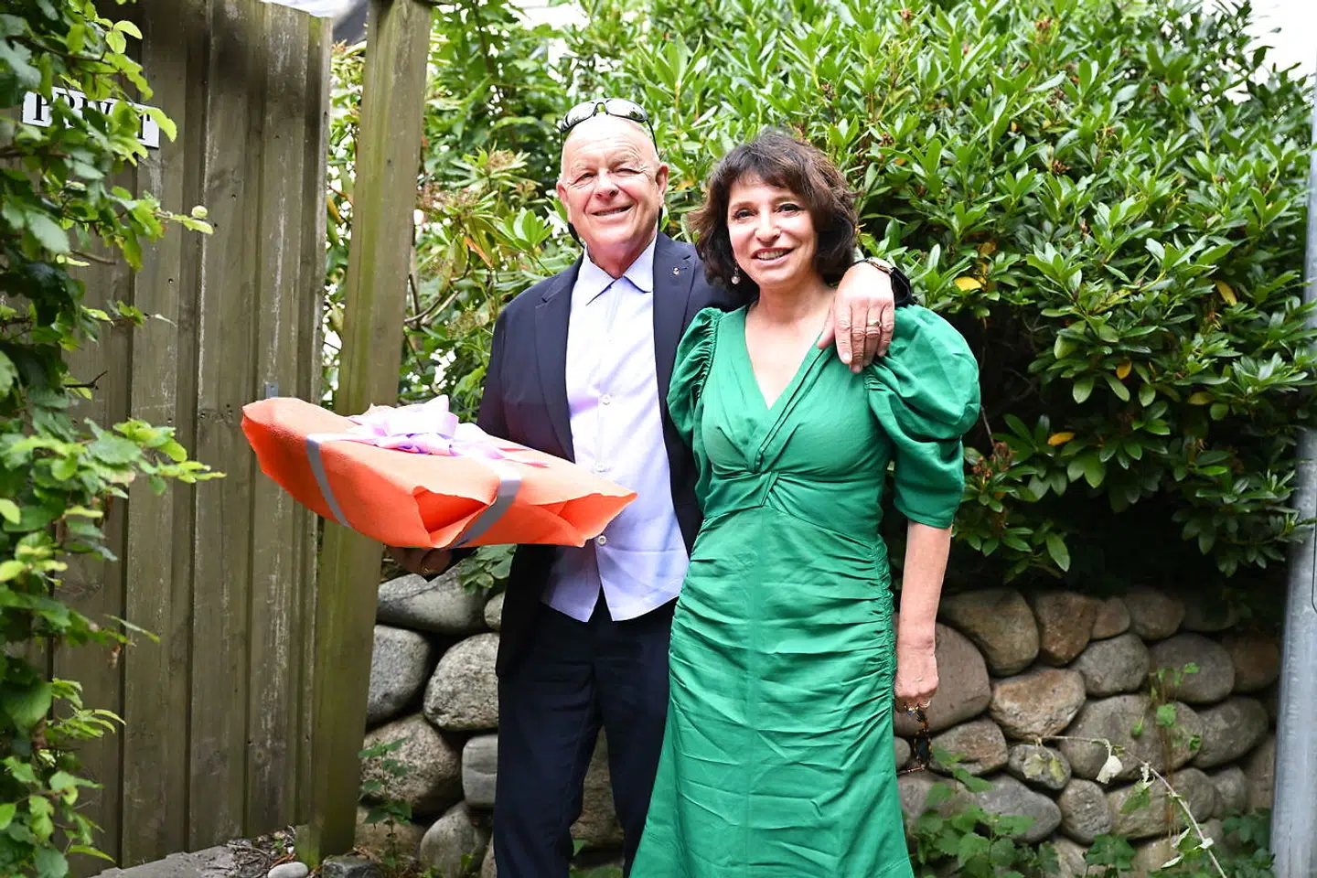 Lørdag den 6. august blev danseren og sangeren Silas Holst gift med Nicolai Schwartz. Vielsen og festen foregik på Nakkehoved Fyrkro ved Gilleleje.