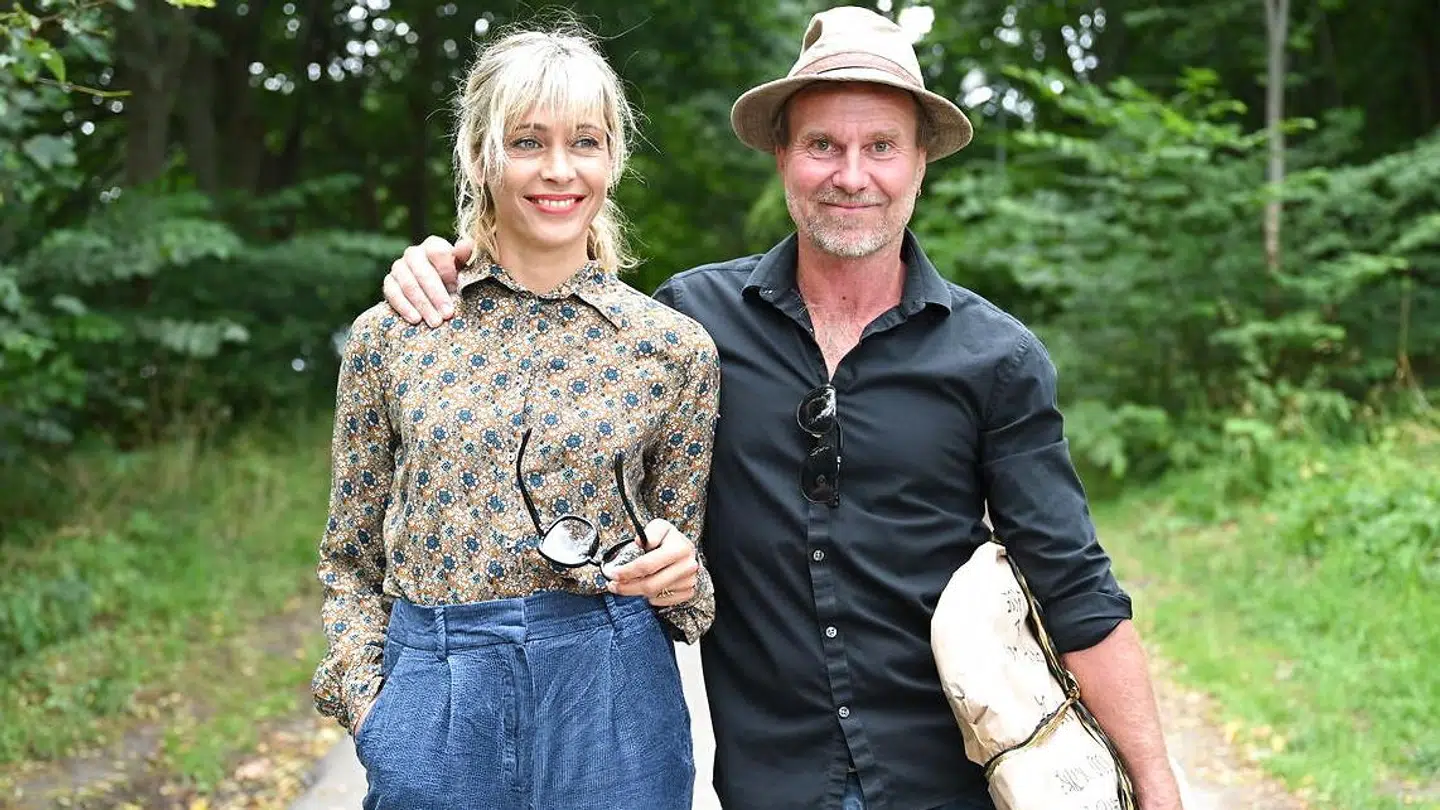 Lørdag den 6. august blev danseren og sangeren Silas Holst gift med Nicolai Schwartz. Vielsen og festen foregik på Nakkehoved Fyrkro ved Gilleleje.