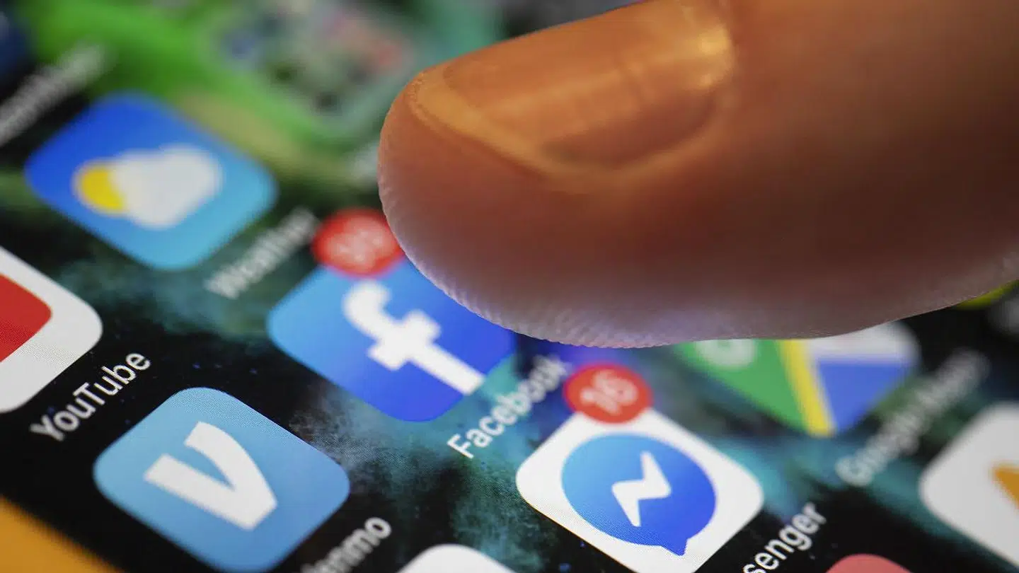 Din smartphone er fyldt med apps, der kæmper for at fastholde din opmærksomhed med notifikationer. Fristelsen til at tjekke kan være farlig for din søvn, viser undersøgelse.