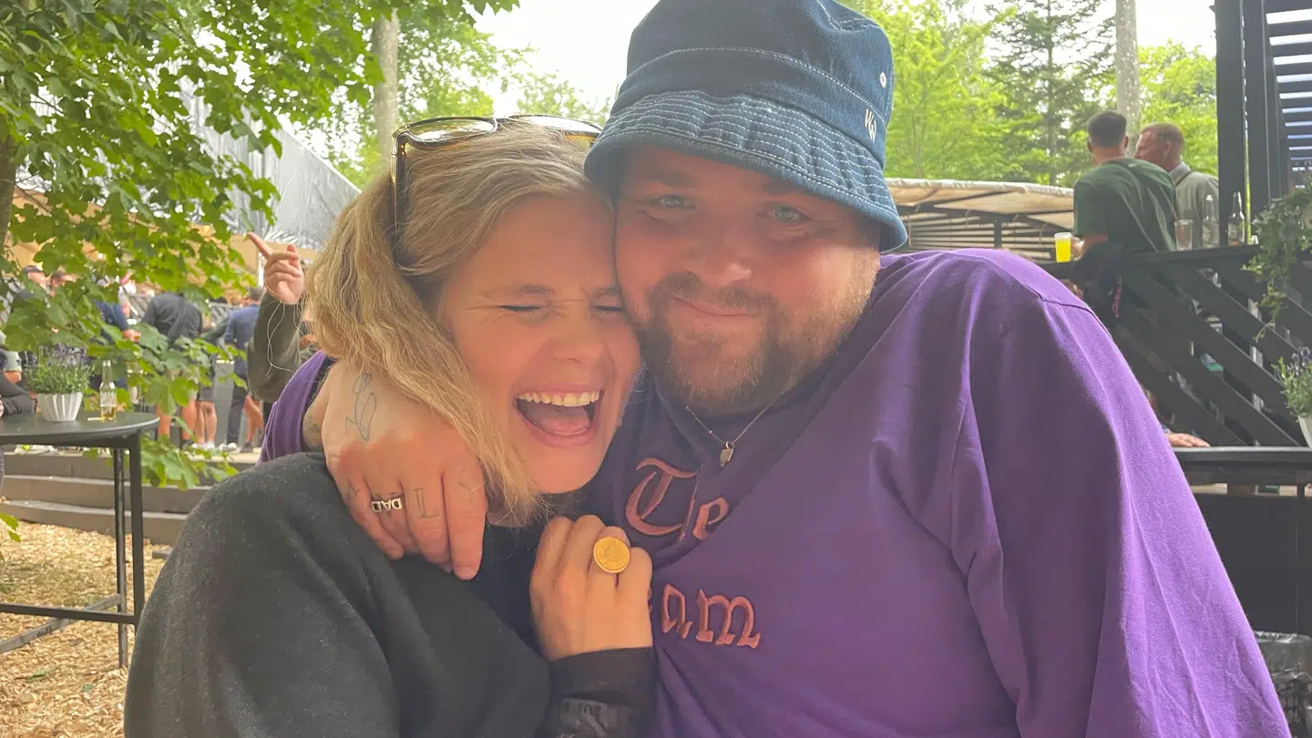 Sofie Linde og Joachim Ingversen er i selskab med en del gode venner på Smukfest - og i hvert fald har de altid hinanden med hvert år.