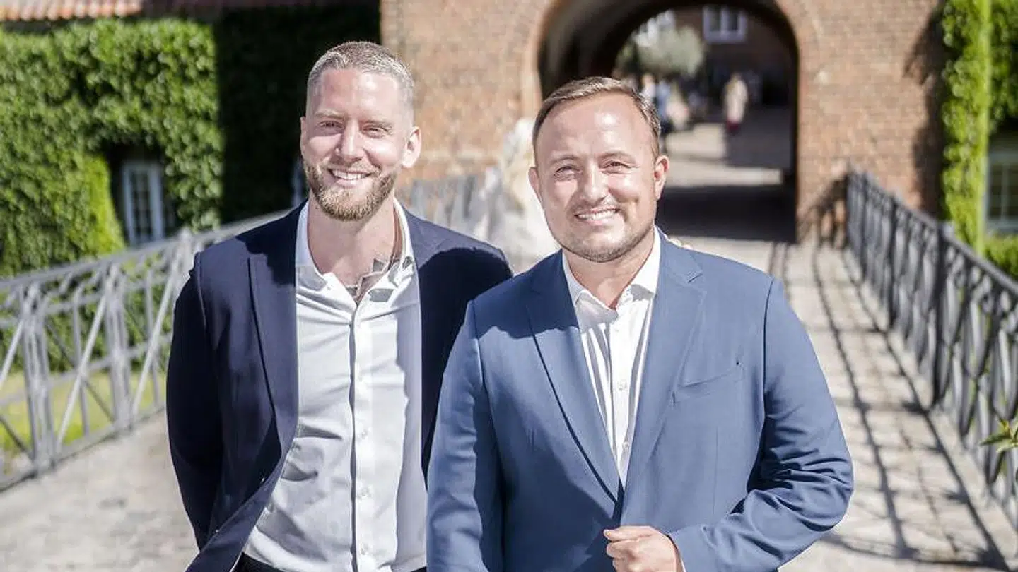Thomas Evers Poulsen og kæresten, Sæþór Kristínsson. Mascha Vang og Troels Krohn Dehli blev gift på Holckenhavn Slot ved Nyborg, tirsdag den 2. august 2022.