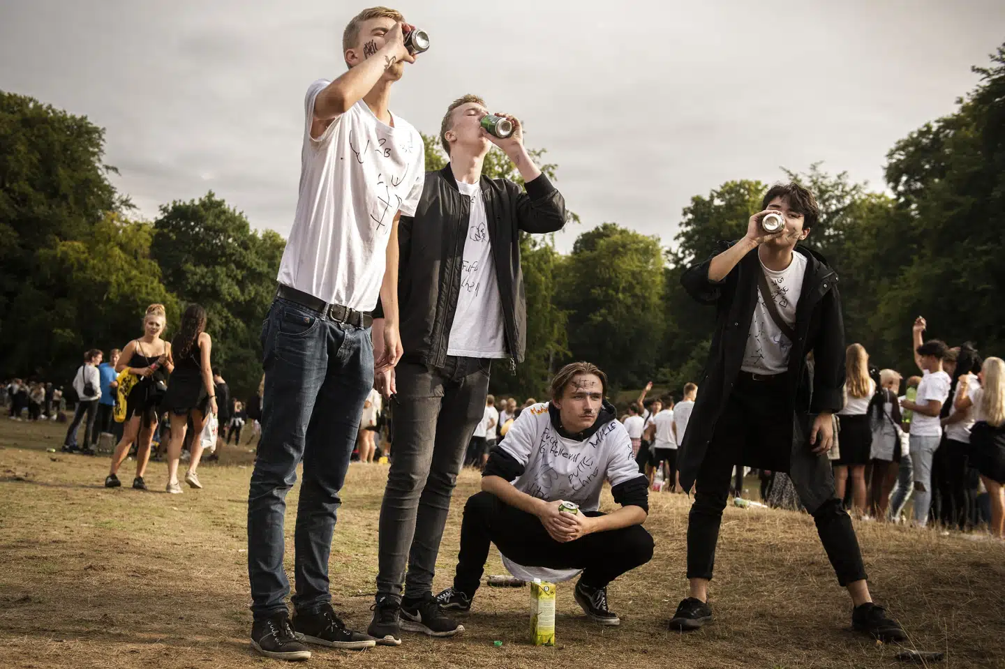 Alkohol fylder en del i de traditioner, der blandt andet er knyttet til at starte på gymnasiet. Her billede fra den såkaldte puttefest i Dyrehaven nord for København i 2018. (Arkivfoto). Maria Albrechtsen Mortensen/Ritzau Scanpix
