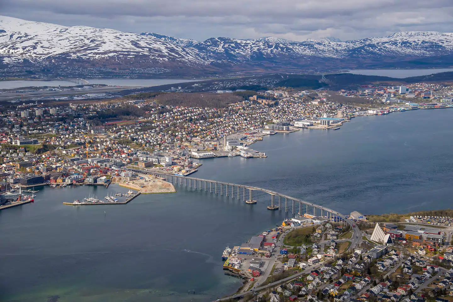 I Tromsø, der er både Norge og Skandinaviens nordligste større by, koster strømmen stort set ingenting. På samme tid slår priserne rekorder i både Oslo og Danmark.