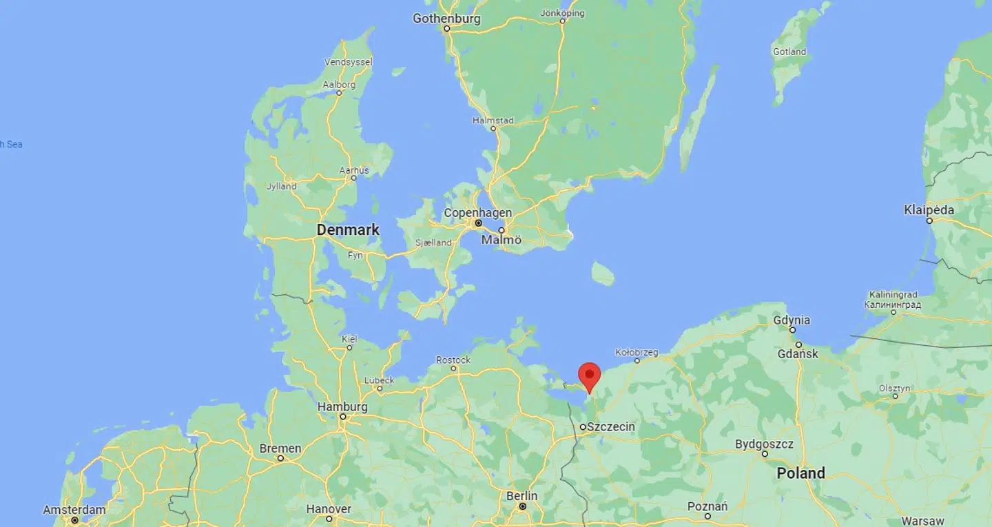 Det er her, at man mener, at Harald Blåtand er begravet.