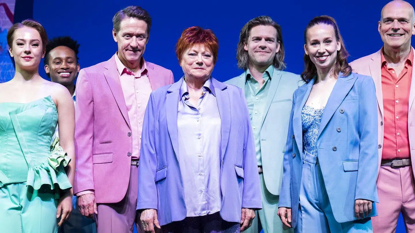 Forud for premieren var skuespillerne i årets Cirkusrevy: Merete Mærkedahl, Carsten Svendsen, Henrik Lykkegaard, Niels Olsen og Lisbet Dahl som her til pressefotograferingen i maj - men nu er Lisbet Dahl blevet erstattet af Pernille Schrøder.