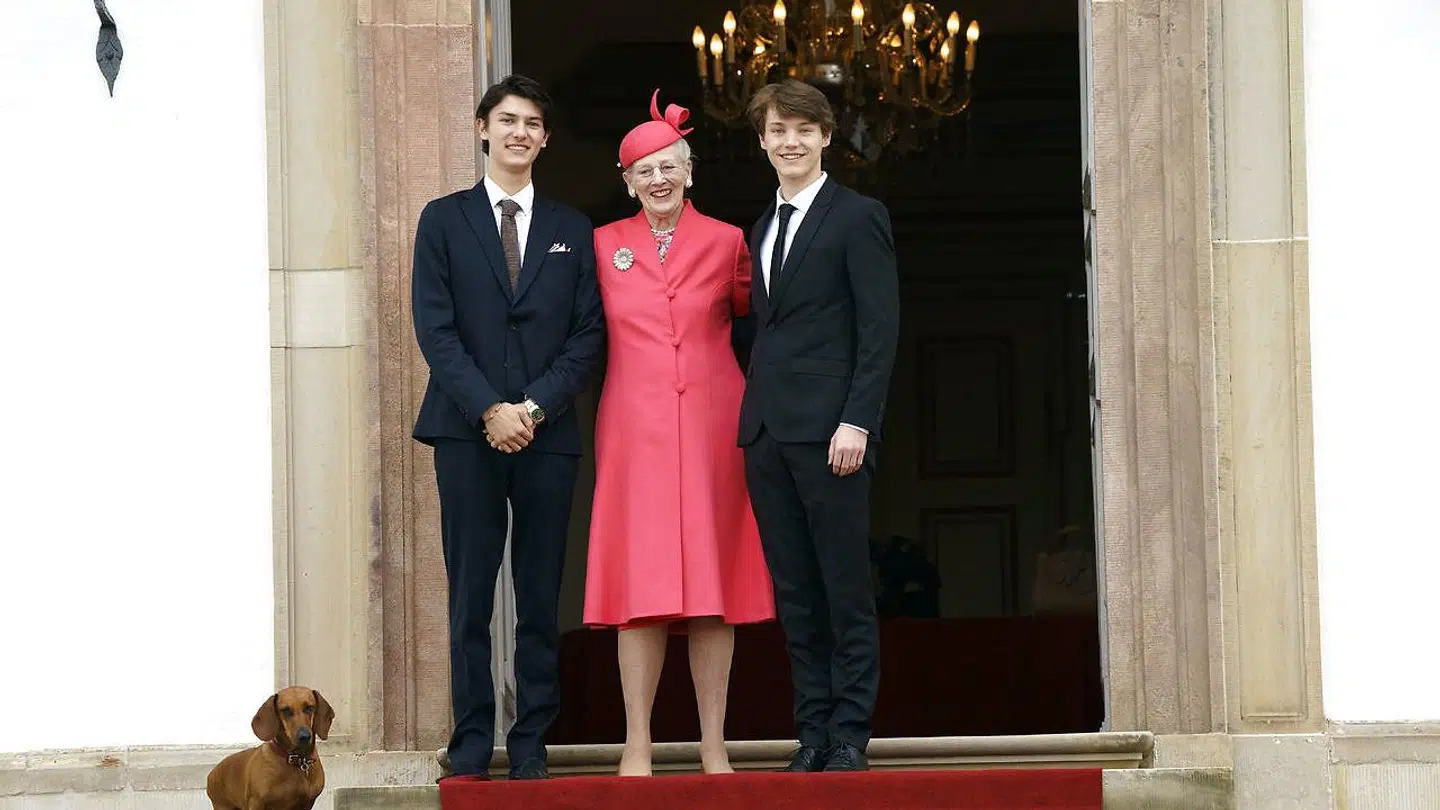 (ARKIV) Prins Nikolai, dronning Margrethe og prins Felix. Prins Christians konfirmation i Fredensborg Slotskirke i Fredensborg lørdag 15. maj 2021. Prins Felix til Danmark fyldte 20 år fredag 22. juli 2022. (Foto: Keld Navntoft/Ritzau Scanpix)