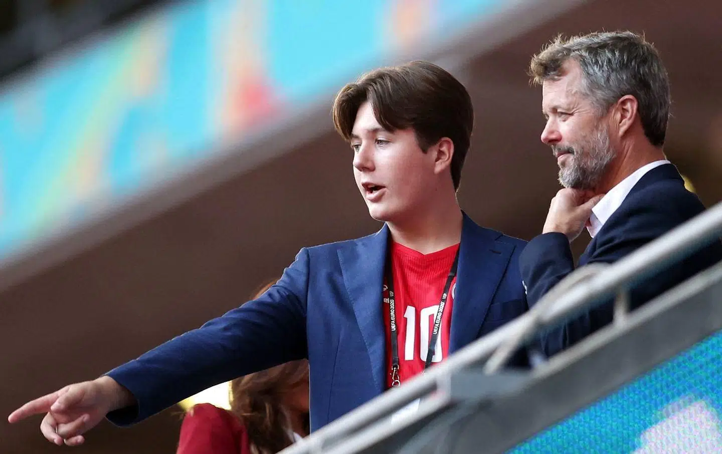 Kronprinsen og prins Christian på Wembley i juli 2021.