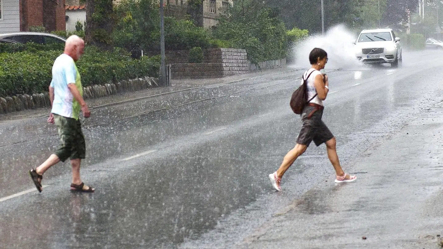 Arkiv. Kraftig regn.