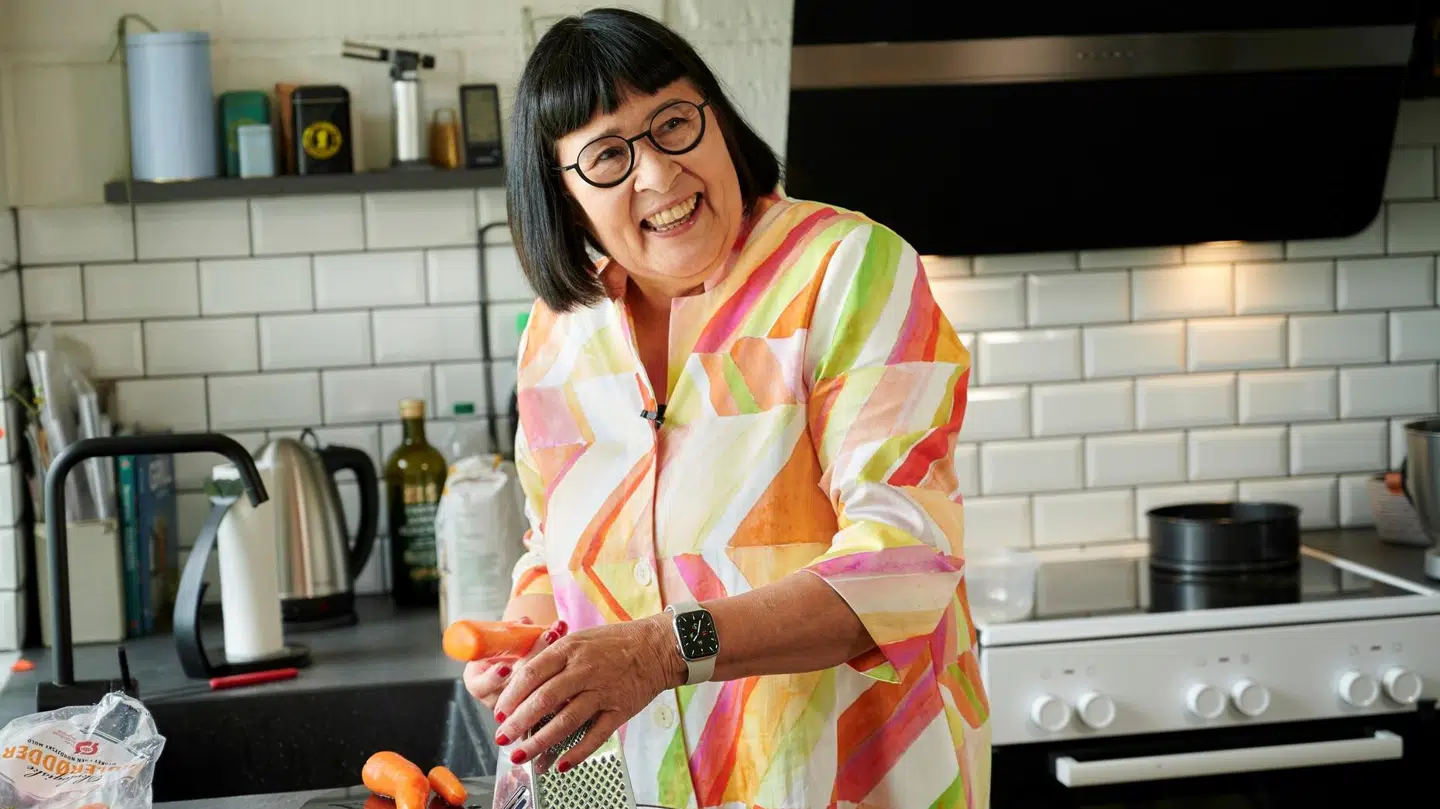 Rosa kalder gulerodskagen for »tæskesund«, fordi en tredjedel af kagen består af gulerødder.