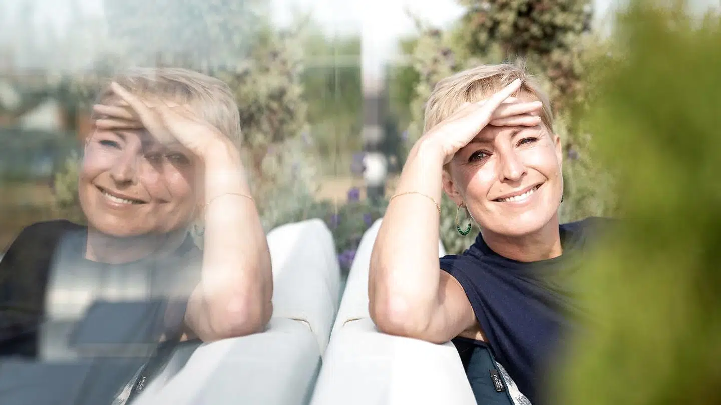 Journalist og studievært Cecilie Beck fotograferet i sin lejlighed i København.