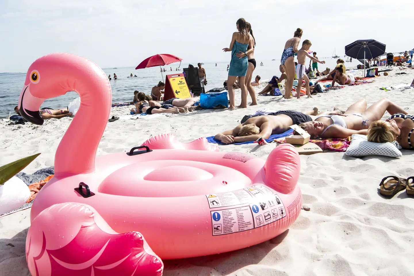 Mange holder ferie i denne uge. Tirsdag og onsdag kan de se frem til sol og høje temperaturer. Arkivfoto fra Saksild Strand nær Odder. Helle Arensbak/Ritzau Scanpix