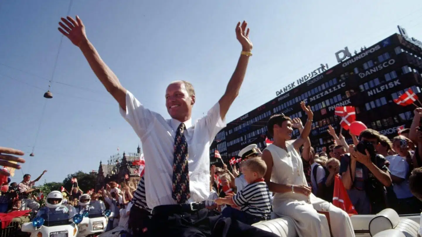 Bjarne Riis hyldes i 1996.