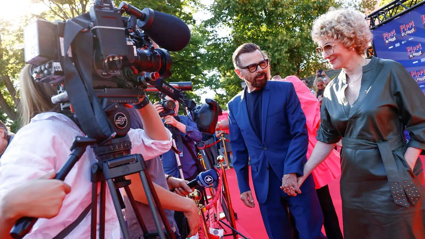 Björn Ulvaeus viste sin nye kæreste Christina Sas frem på den røde løber til premieren på musicalen 'Pippi på Cirkus' i Stockholm, tirsdag 12. juli 2022.