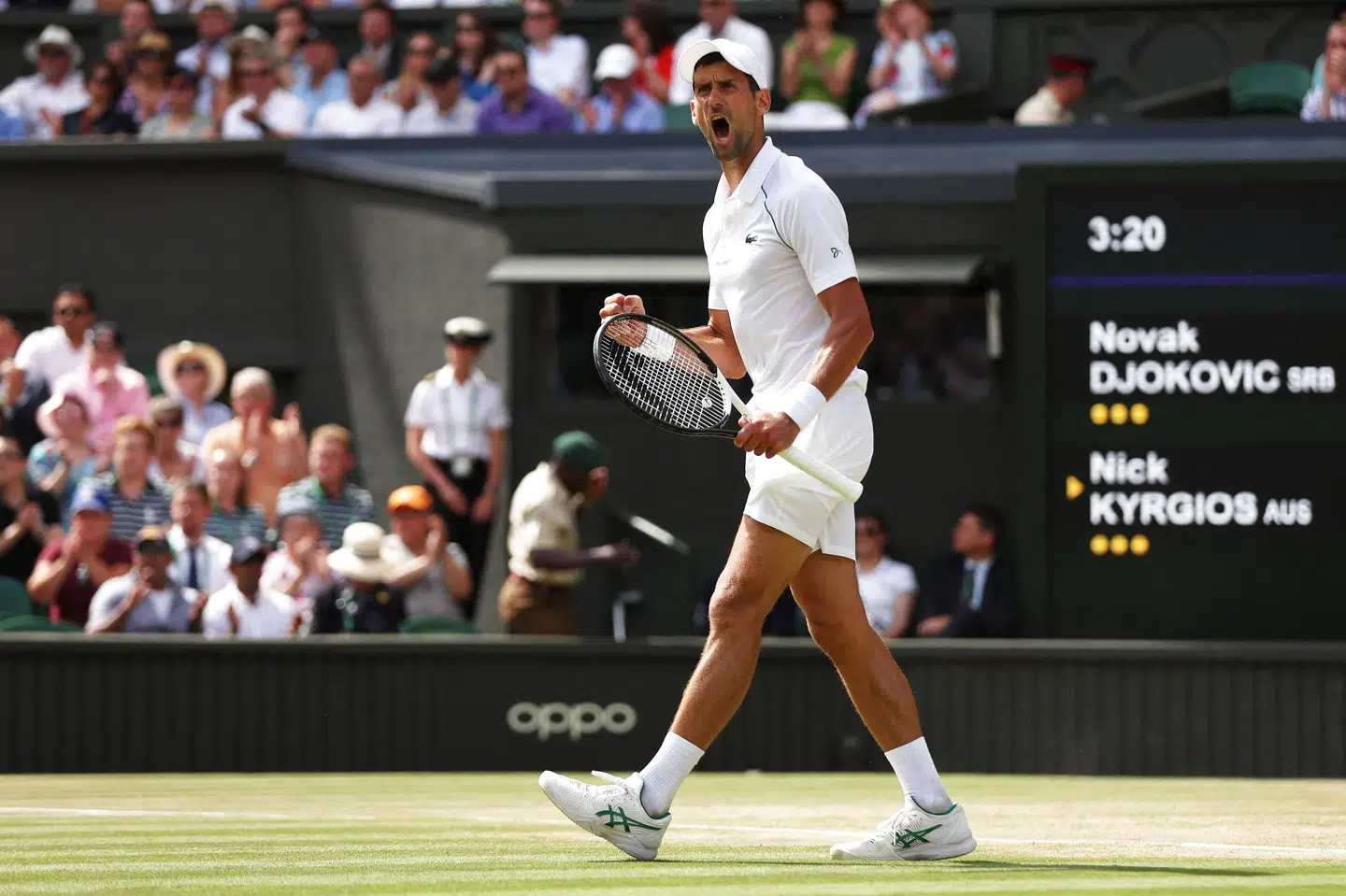Novak Djokovic var nede 0-1 i sæt, men kom tilbage og vandt Wimbledon-finalen i fire sæt over Nick Kyrgios. Matthew Childs/Reuters