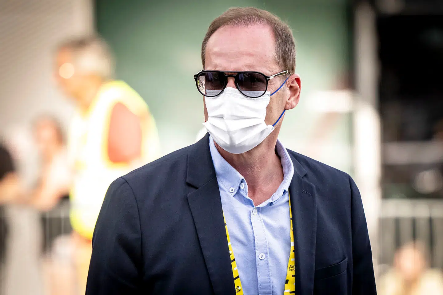 Coronavirus har fyldt en del til Tour de France, hvor man må væbne sig med mundbind, hvis man skal følge løbet. Her ses løbsdirektør Christian Prudhomme.