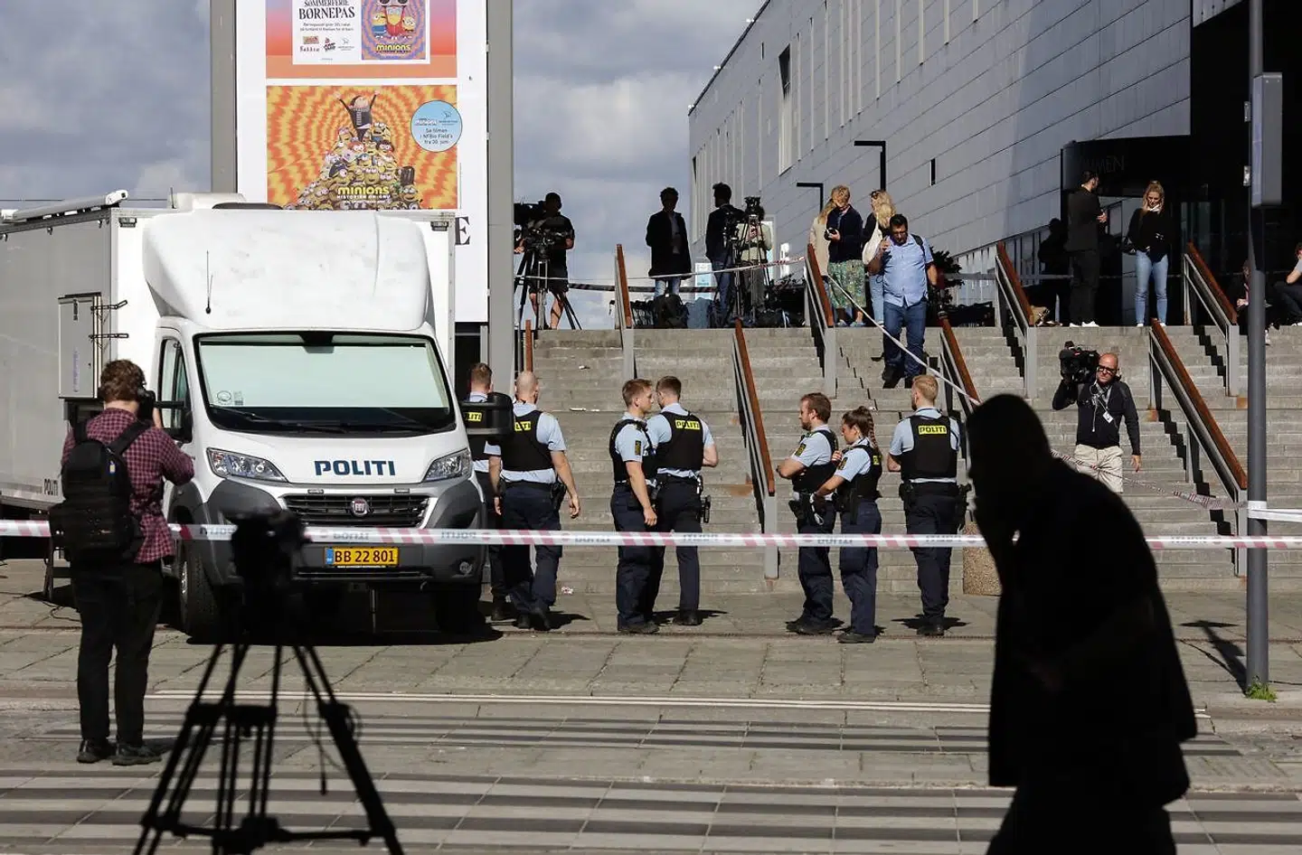 Tre er er dræbt og fire såret af skud ved skyderiet i Field's søndag.