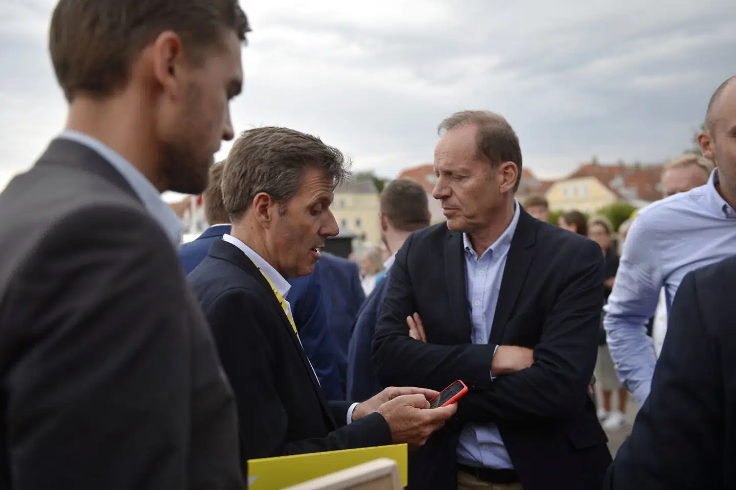 Christian Prudhomme stod klar ved Kongeskibet Dannebrog, inden receptionen påbegyndte. Men den blev aflyst grundet hændelserne i Fields søndag.