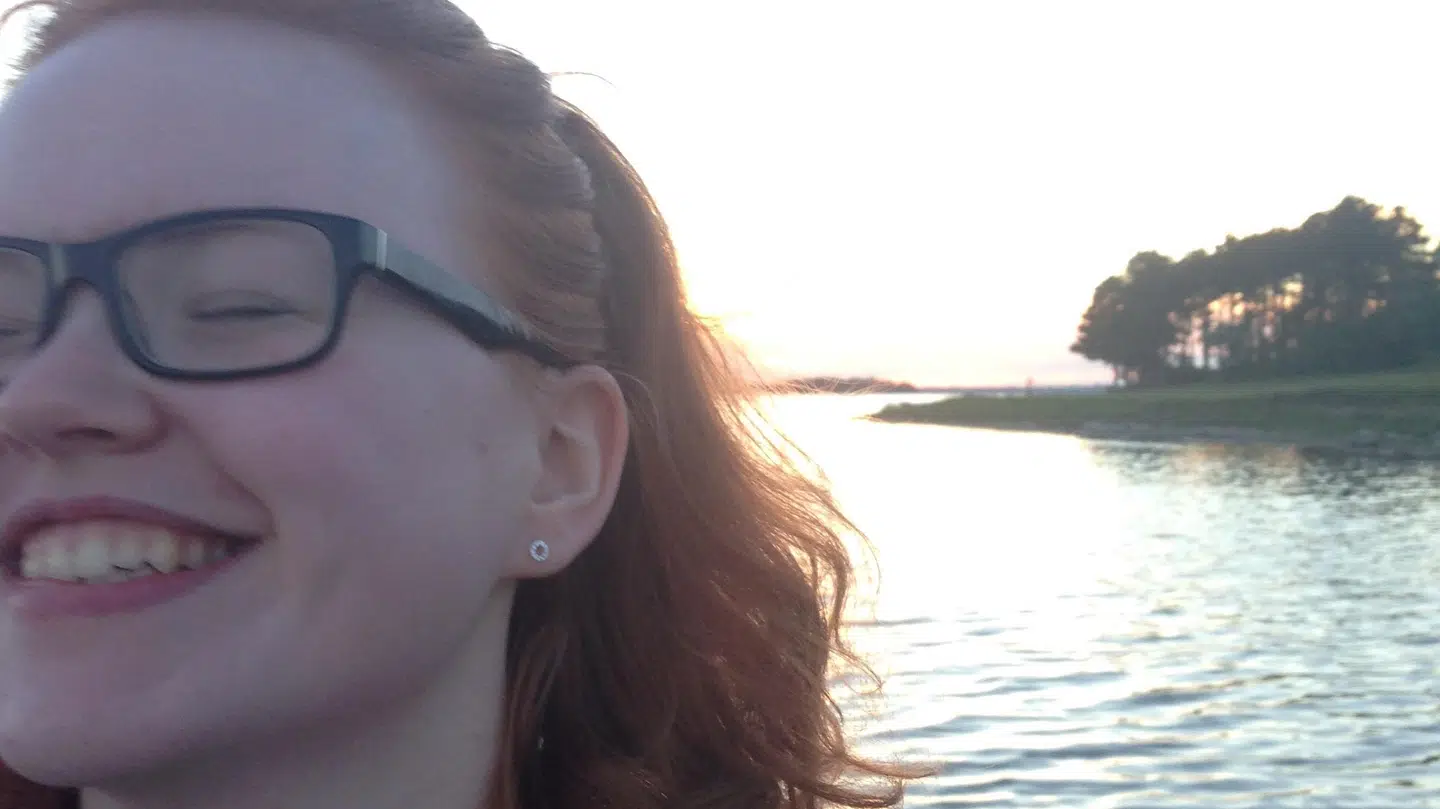 Selvom Sara kæmpede en hård kamp det meste af sit liv for at passe ind, havde hun mod på livet og sloges for at få det godt. (Privatfoto)