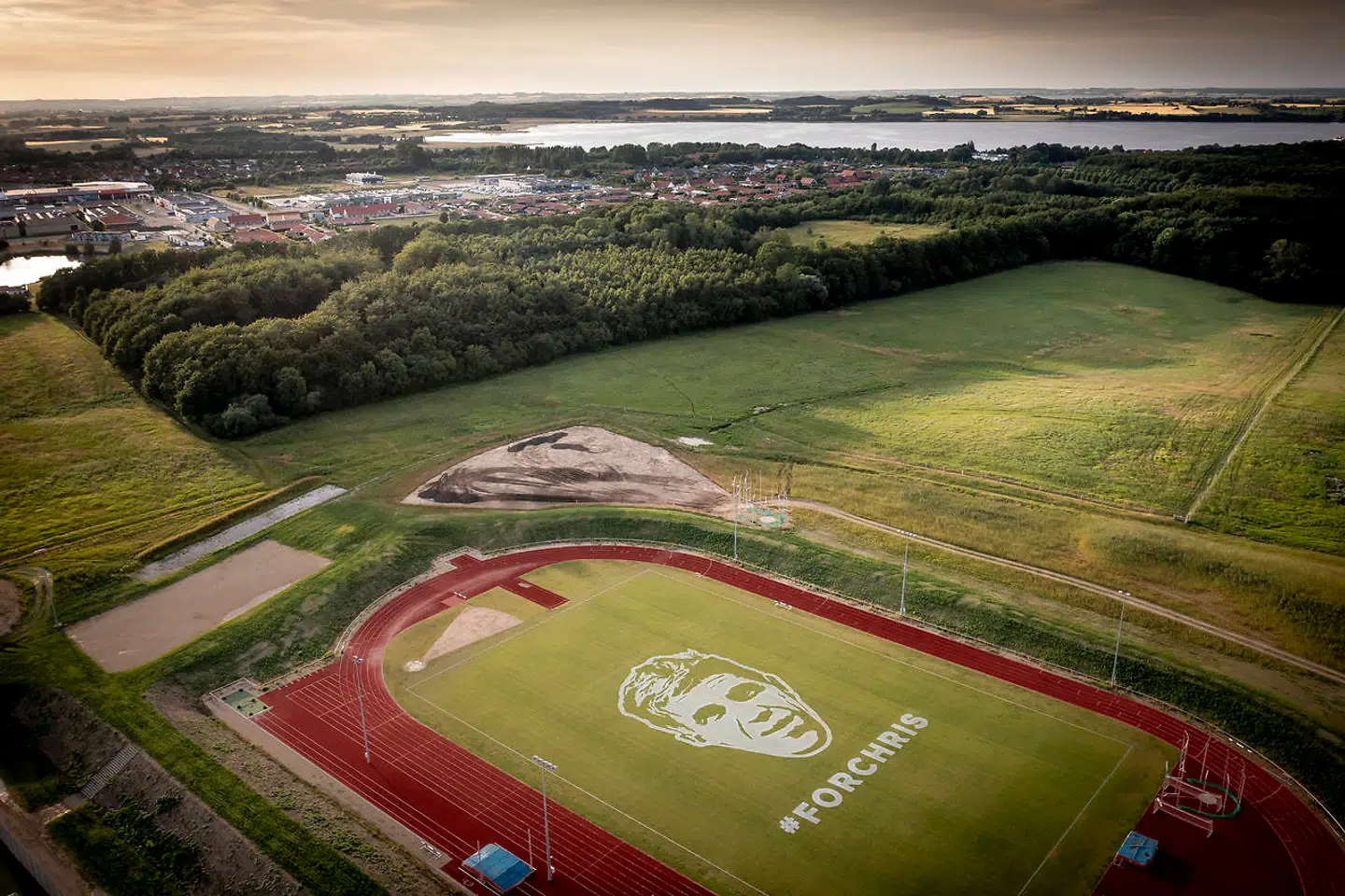 Robot has paintet a gigantic portrait of Chris Anker Soerensen in Holbæk Sportsvillage thursday june 30th.2022. Chris Anker Soerensen was a Danish professional road bicycle racer who took part in Tour the France in 2012 and the creators hope that the painting will appear on television. The Tour de France will be passing through the area on the second leg of this years tour.. (Foto: Mads Claus Rasmussen/Ritzau Scanpix)