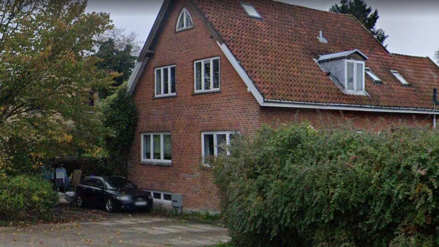 Der bor aktuelt 12 litauere i Riaz Butts hus på Lyngbyvej 365 i Gentofte. Foto: Google Street View