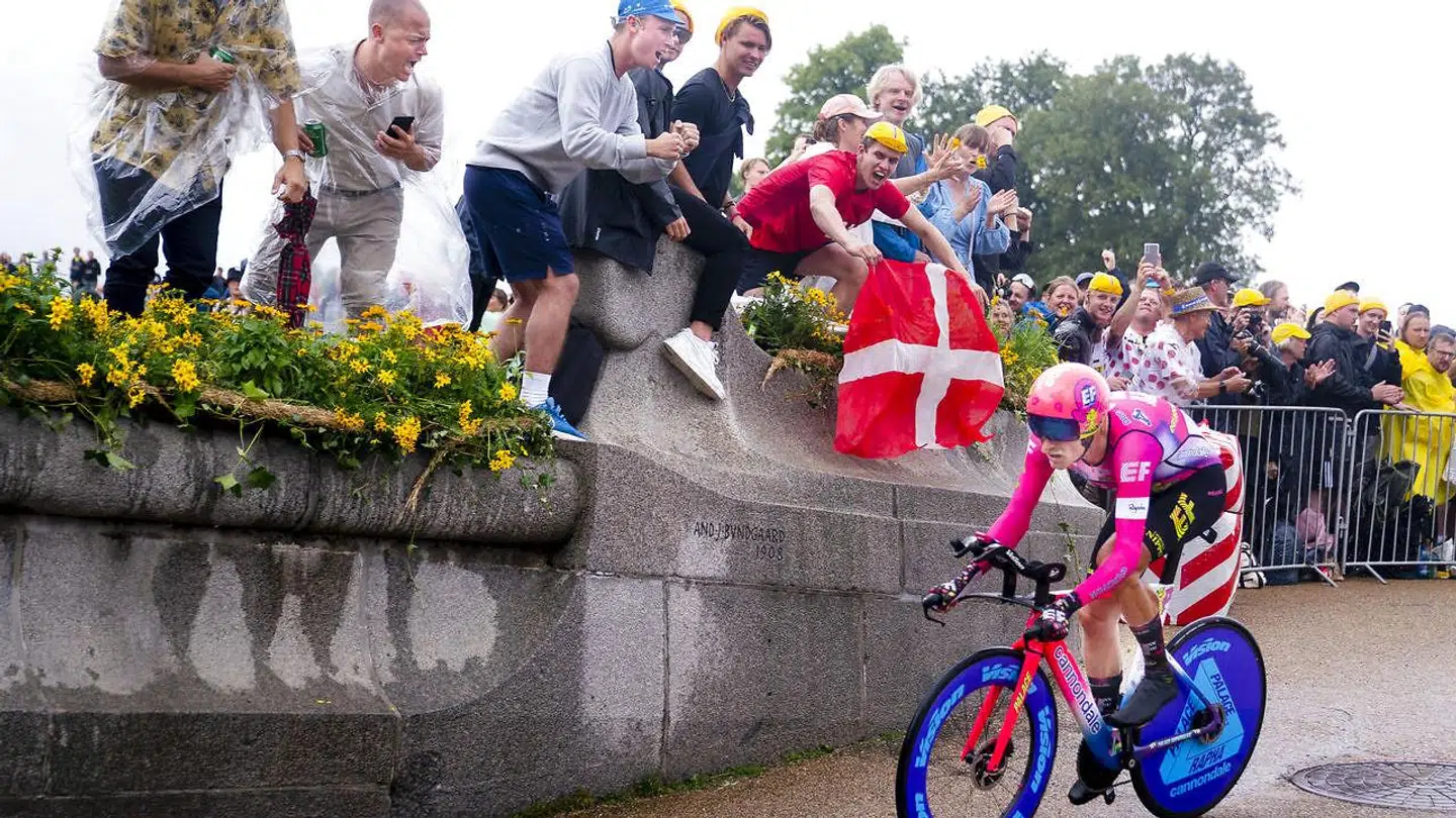 Magnus Cort ved Gefionspringvandet på første etape af årets Tour de France.
