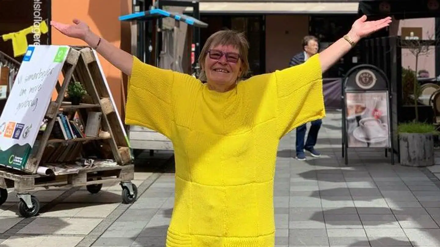 Det har været en kæmpe glæde for 68-årige Jonna Nielsen at være med til at strikke Tour de France-førertrøjen.