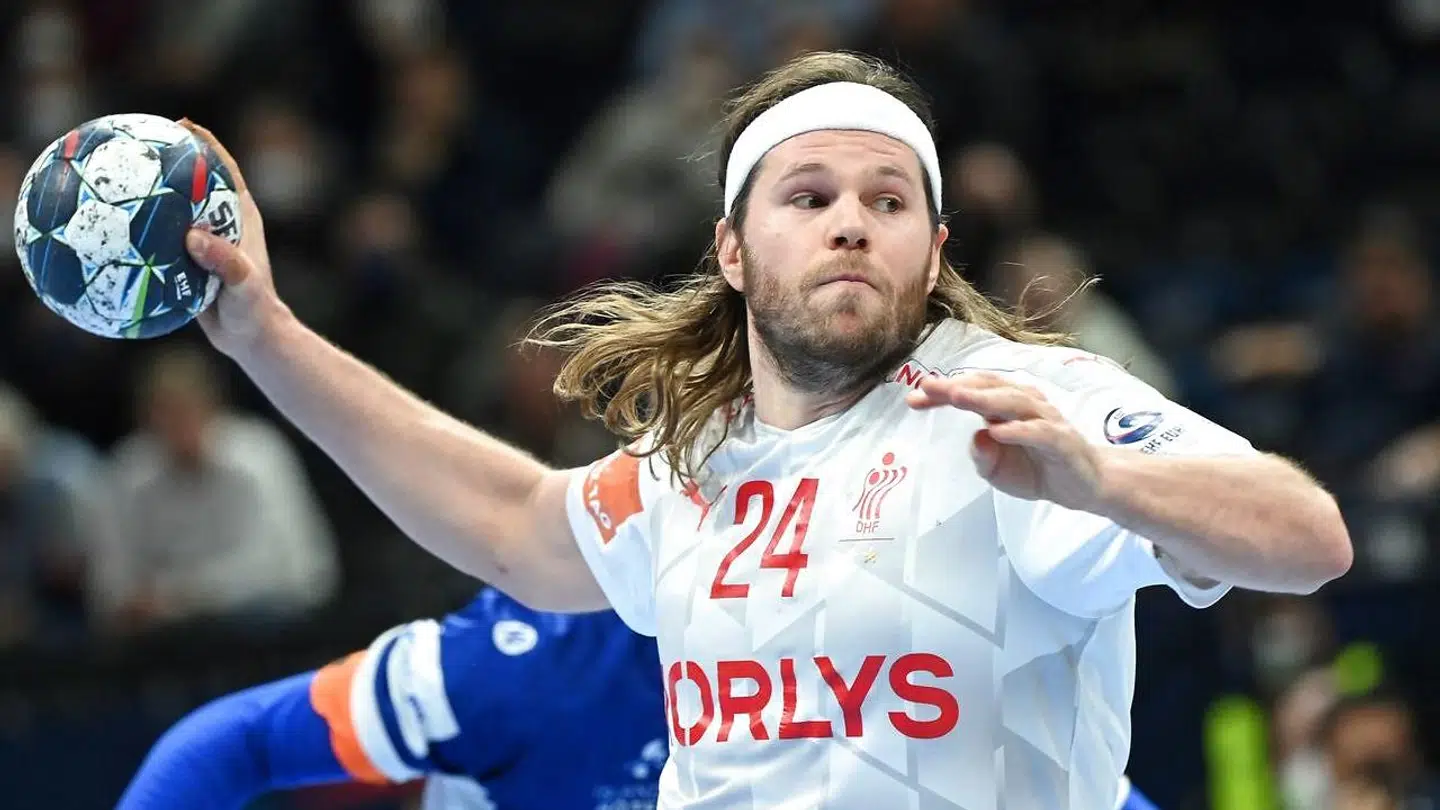 Mikkel Hansen trækker i Aalborgtrøjen til august. (Foto: Attila KISBENEDEK / AFP)