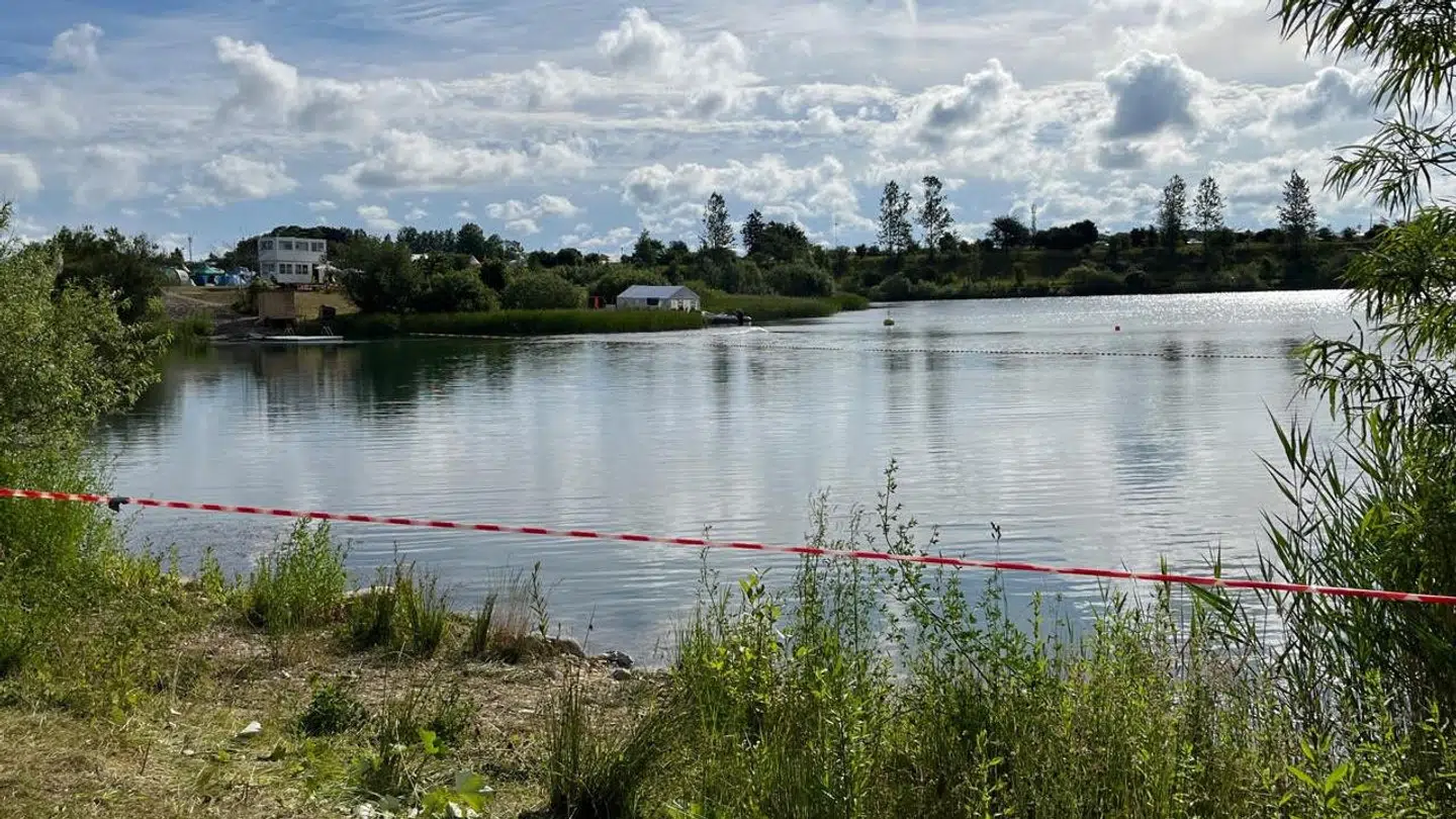 Politiet har afspærret badesøen ved Roskilde Festival.