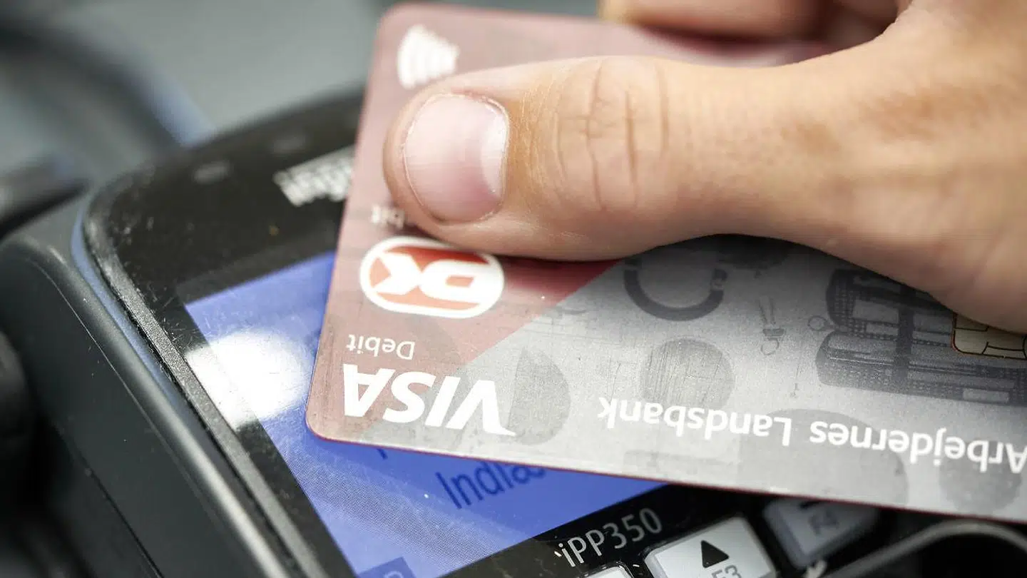 En 19-årig tog for sig, da han fandt et dankort på gulvet – men det fortrød han nok senere.