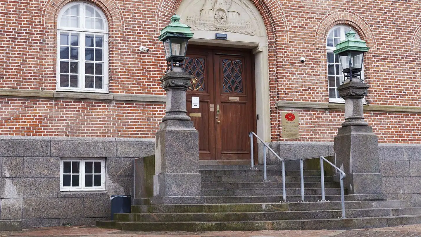 Den 33-årige fremstilles mandag i grundlovsforhør i Aarhus.