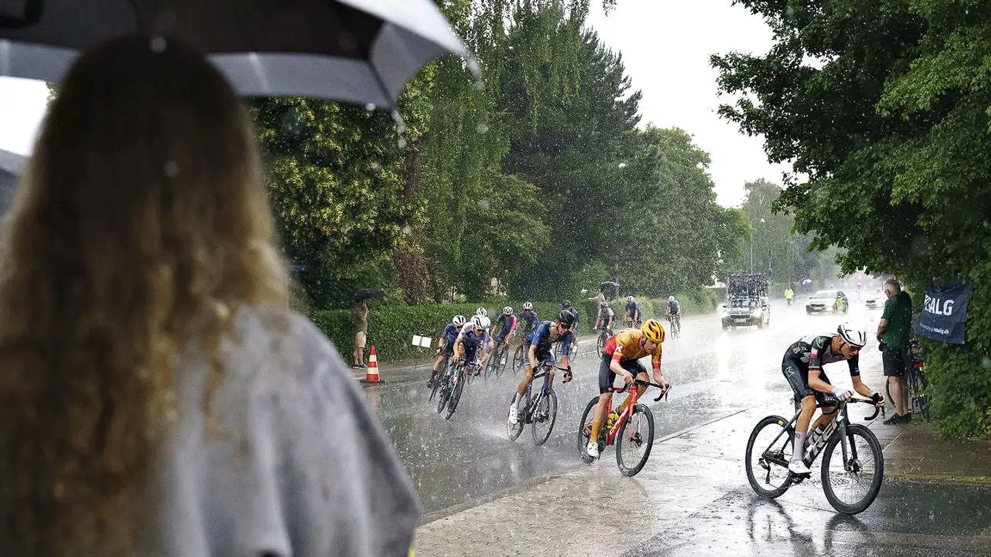 Efter en sommerdag med temperaturer omkring 25 grader, endte finalen ved DM med at blive et regnvejrs-inferno i Aalborg.