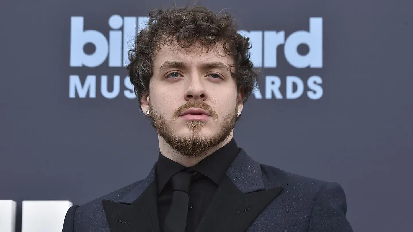 I stedet for at optræde på festivalen medvirker han i en film.