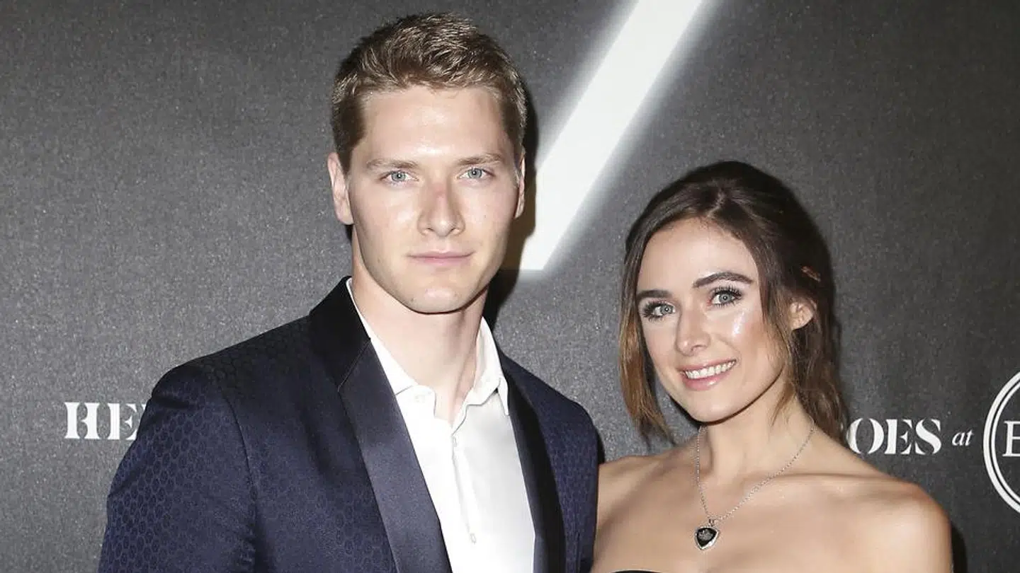 Josef Newgarden og hans kone, Ashley, ved et gallashow hos ESPN.